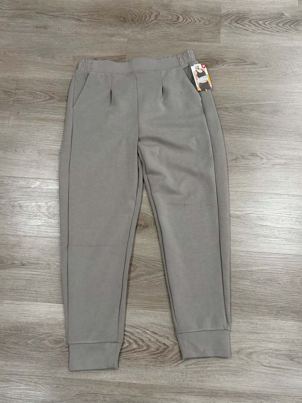 Avia Women's Scuba Pleat Joggers with Pockets Size M (8-10)